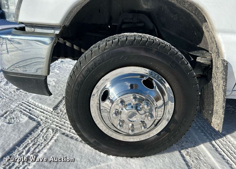 image for item NE9726 2015 Ford E450 Super Duty shuttle bus