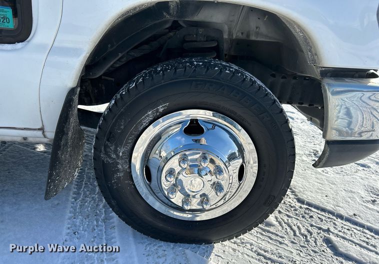 image for item NE9726 2015 Ford E450 Super Duty shuttle bus