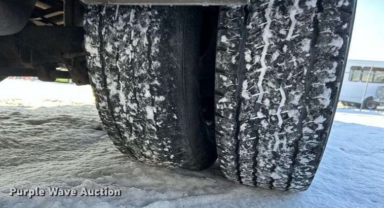 image for item NE9726 2015 Ford E450 Super Duty shuttle bus