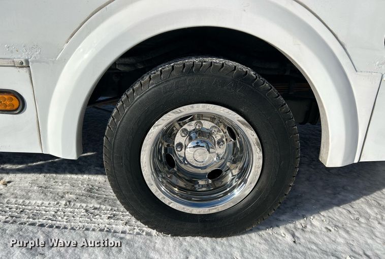 image for item NE9726 2015 Ford E450 Super Duty shuttle bus