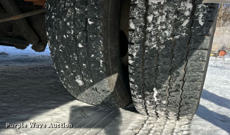 image for item NE9726 2015 Ford E450 Super Duty shuttle bus