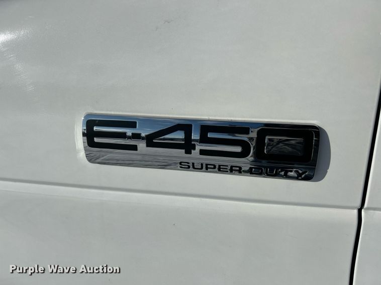 image for item NE9726 2015 Ford E450 Super Duty shuttle bus