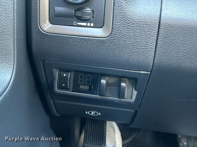 image for item NE9728 2012 Dodge Ram 5500HD flatbed truck