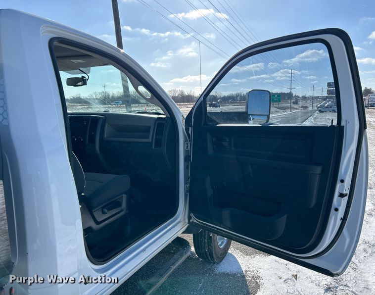 image for item NE9728 2012 Dodge Ram 5500HD flatbed truck