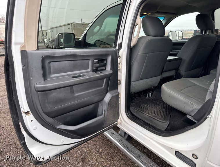 image for item NI9737 2016 Ram 2500  Crew Cab pickup truck