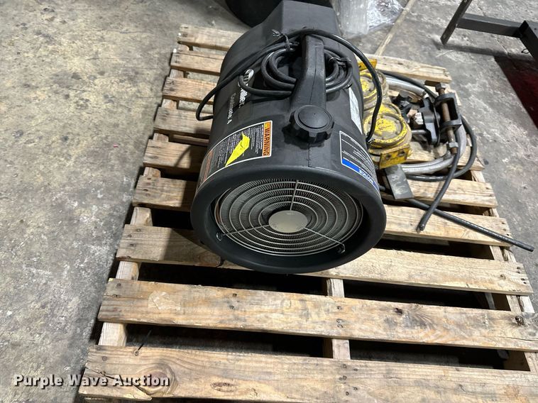 image for item NL9356 1998 Fanuc System  R-J3 robotic welder