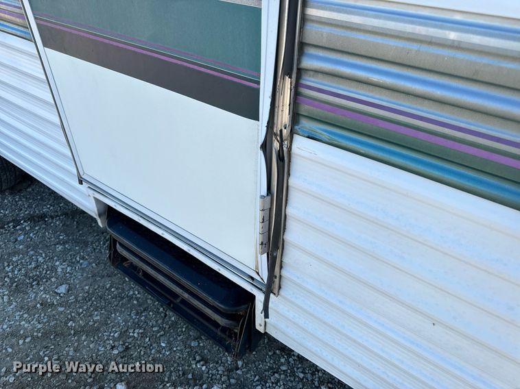 image for item NM9186 1997 Fleetwood Wilderness camper