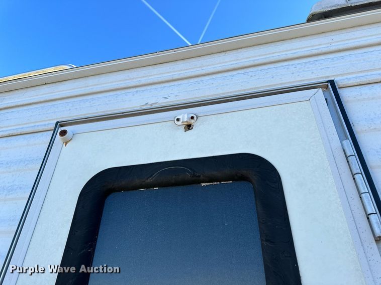 image for item NM9186 1997 Fleetwood Wilderness camper