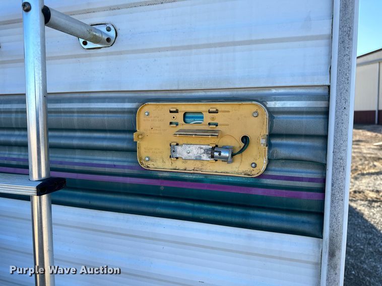 image for item NM9186 1997 Fleetwood Wilderness camper