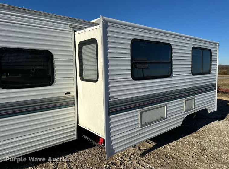 image for item NM9186 1997 Fleetwood Wilderness camper