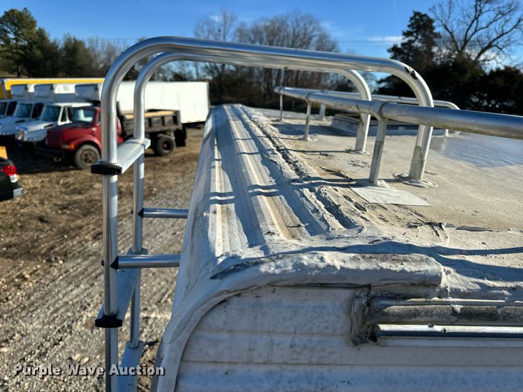 image for item NM9186 1997 Fleetwood Wilderness camper