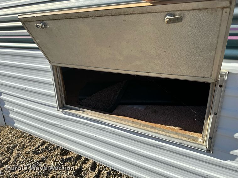 image for item NM9186 1997 Fleetwood Wilderness camper