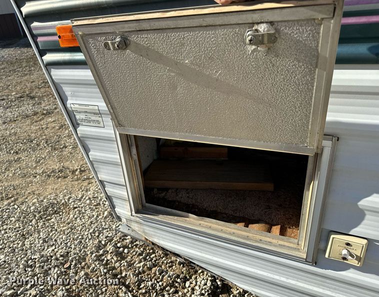 image for item NM9186 1997 Fleetwood Wilderness camper