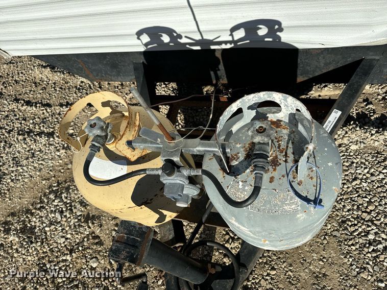 image for item NM9186 1997 Fleetwood Wilderness camper