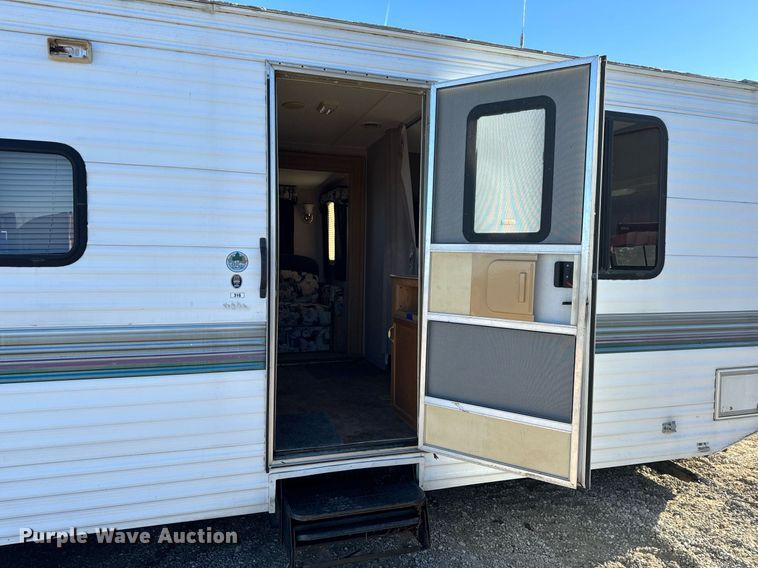 image for item NM9186 1997 Fleetwood Wilderness camper