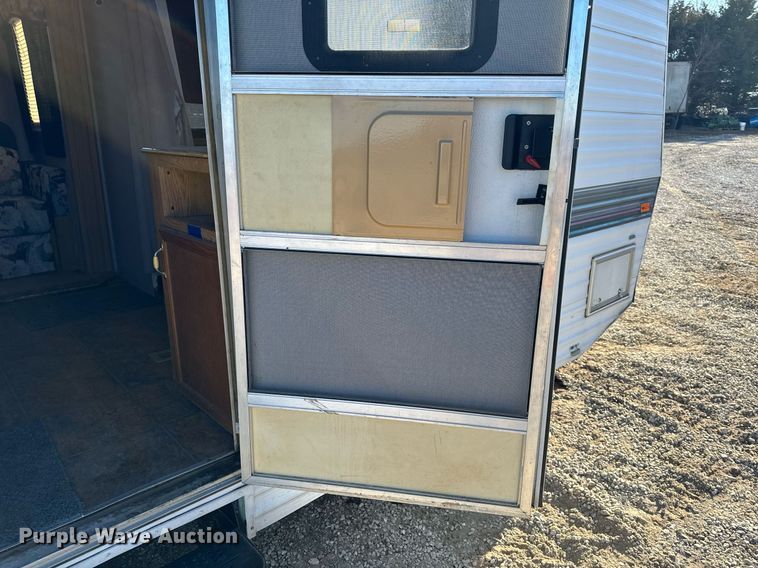 image for item NM9186 1997 Fleetwood Wilderness camper