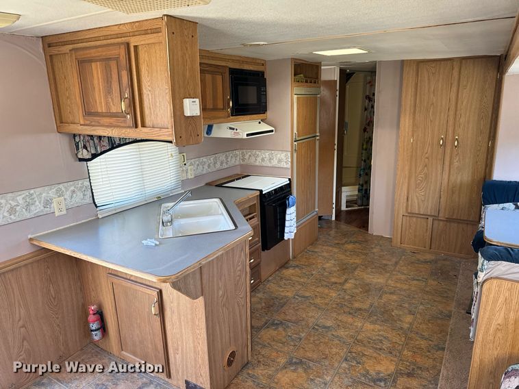 image for item NM9186 1997 Fleetwood Wilderness camper