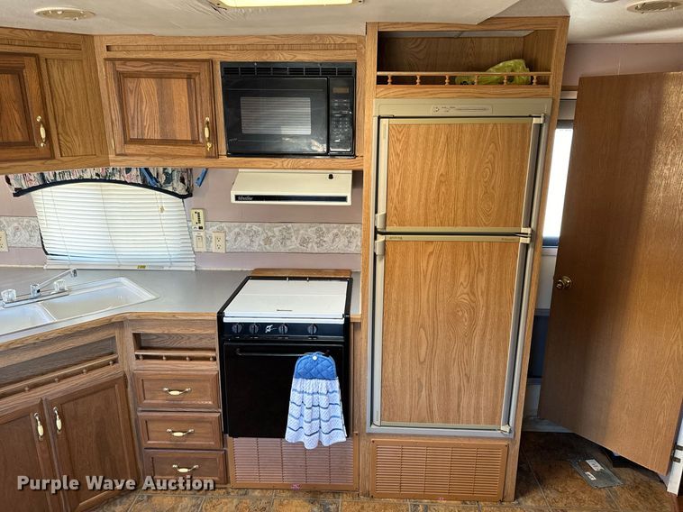 image for item NM9186 1997 Fleetwood Wilderness camper