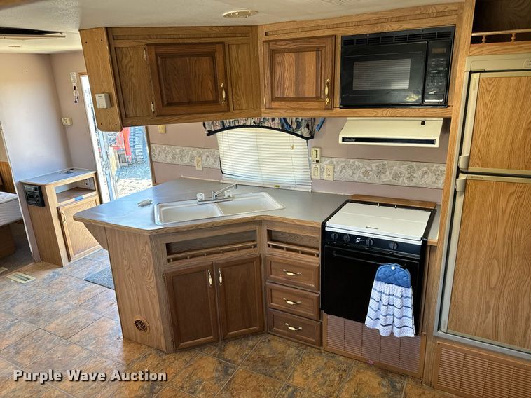 image for item NM9186 1997 Fleetwood Wilderness camper