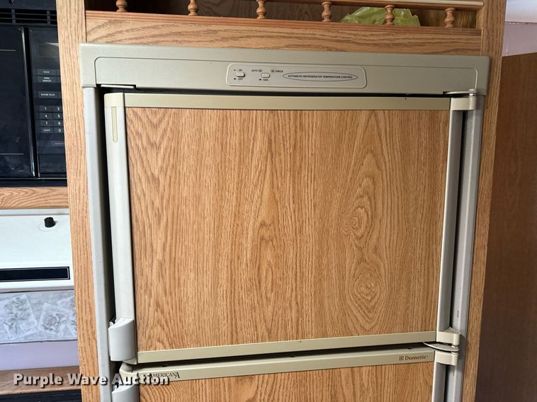 image for item NM9186 1997 Fleetwood Wilderness camper