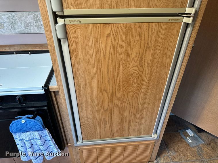 image for item NM9186 1997 Fleetwood Wilderness camper