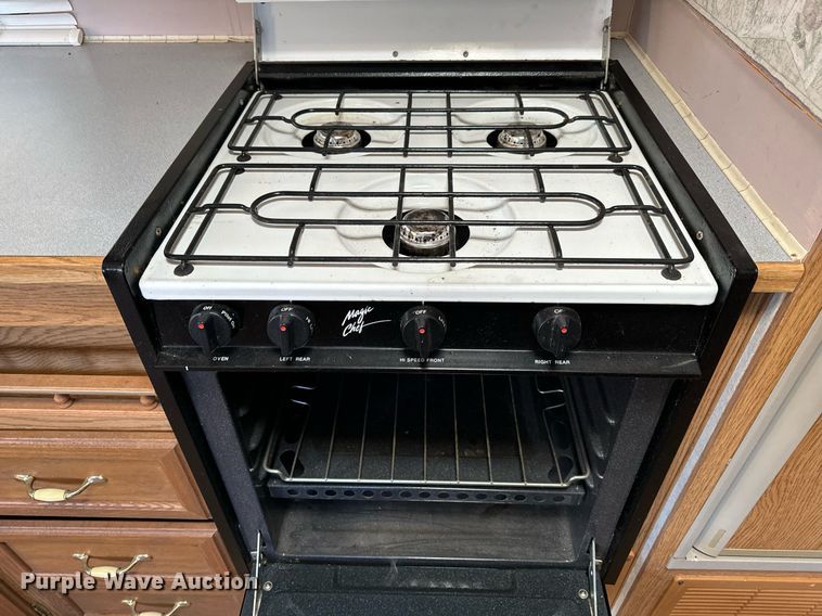 image for item NM9186 1997 Fleetwood Wilderness camper