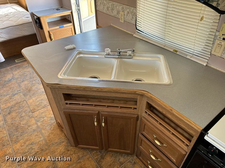 image for item NM9186 1997 Fleetwood Wilderness camper