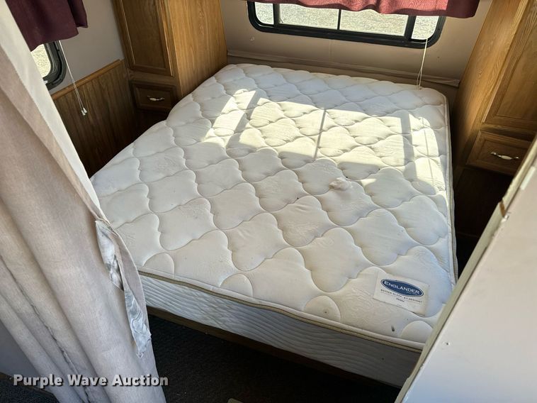 image for item NM9186 1997 Fleetwood Wilderness camper