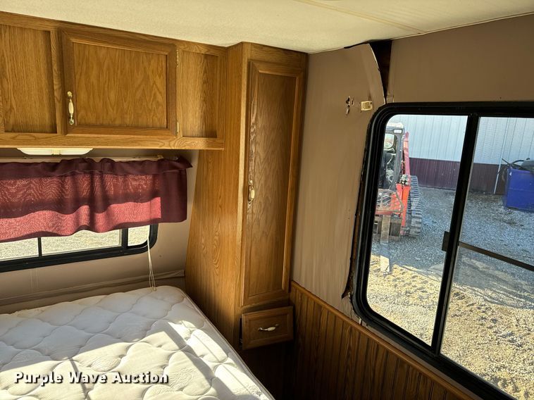 image for item NM9186 1997 Fleetwood Wilderness camper