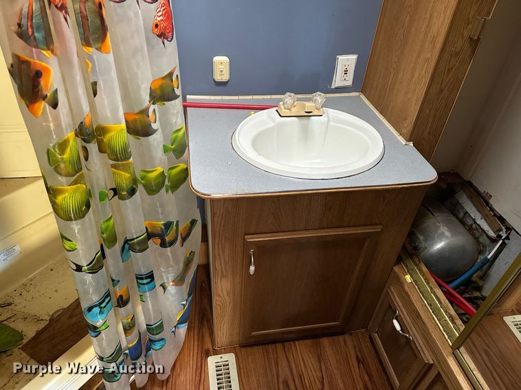 image for item NM9186 1997 Fleetwood Wilderness camper