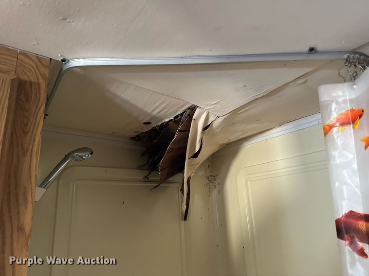 image for item NM9186 1997 Fleetwood Wilderness camper