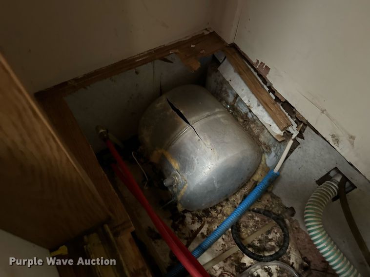 image for item NM9186 1997 Fleetwood Wilderness camper