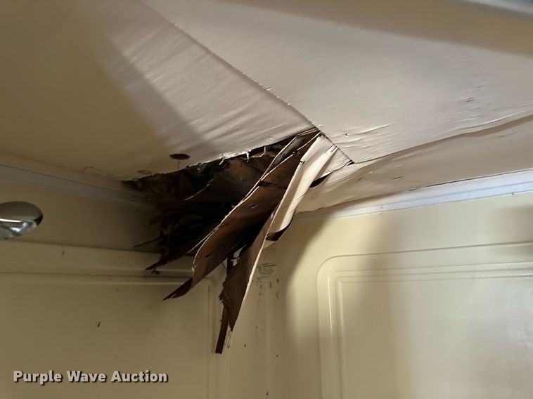 image for item NM9186 1997 Fleetwood Wilderness camper