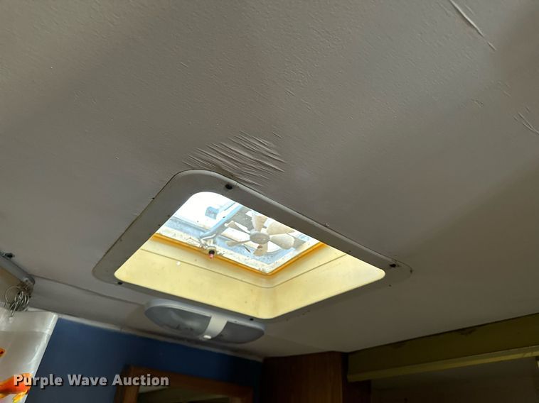 image for item NM9186 1997 Fleetwood Wilderness camper