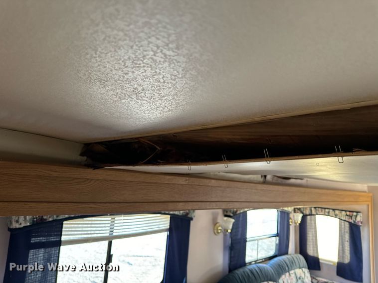 image for item NM9186 1997 Fleetwood Wilderness camper