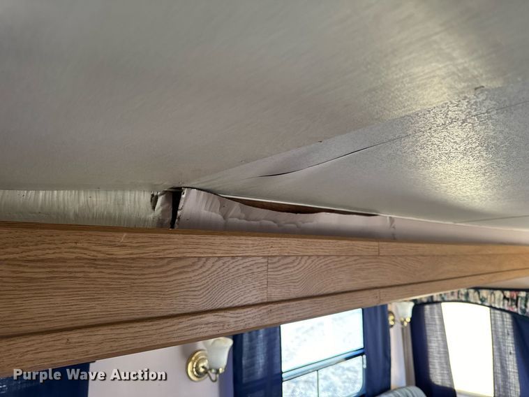 image for item NM9186 1997 Fleetwood Wilderness camper