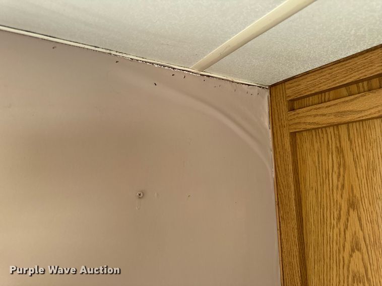 image for item NM9186 1997 Fleetwood Wilderness camper