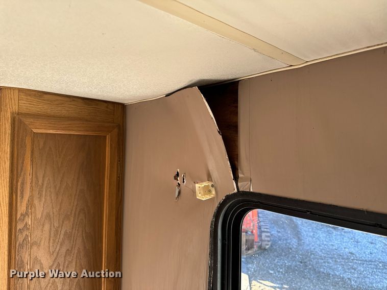 image for item NM9186 1997 Fleetwood Wilderness camper