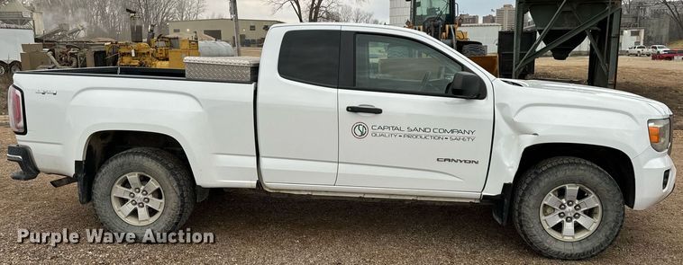 image for item NM9226 2015 GMC Canyon Ext. Cab pickup truck