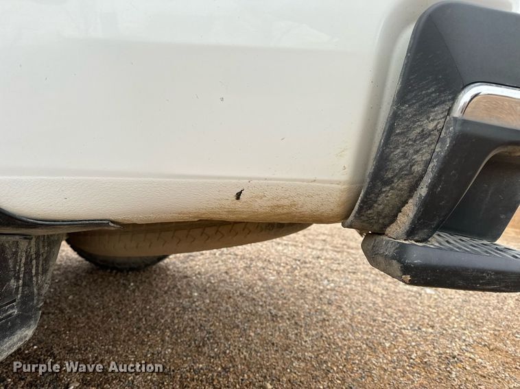 image for item NM9226 2015 GMC Canyon Ext. Cab pickup truck