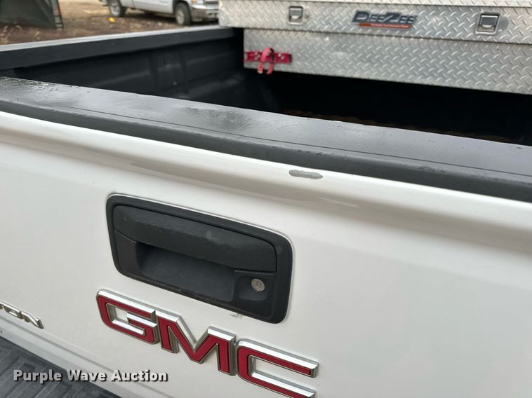 image for item NM9226 2015 GMC Canyon Ext. Cab pickup truck