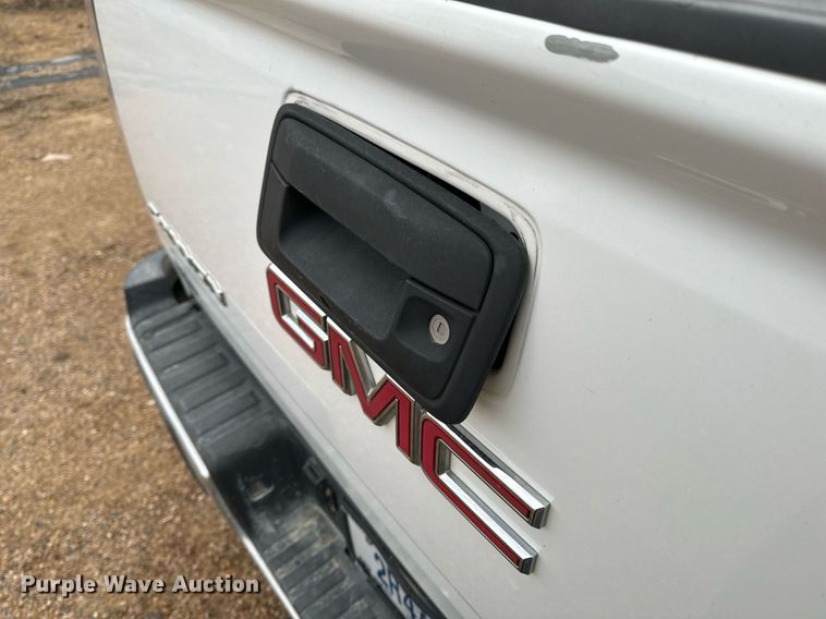 image for item NM9226 2015 GMC Canyon Ext. Cab pickup truck