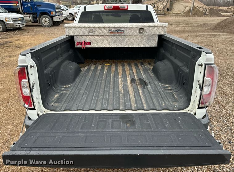 image for item NM9226 2015 GMC Canyon Ext. Cab pickup truck