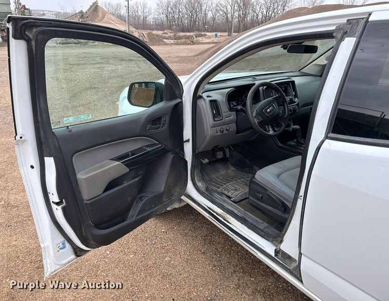 image for item NM9226 2015 GMC Canyon Ext. Cab pickup truck