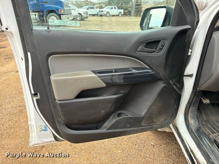 image for item NM9226 2015 GMC Canyon Ext. Cab pickup truck