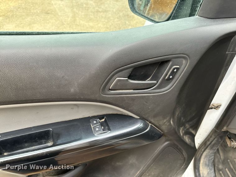 image for item NM9226 2015 GMC Canyon Ext. Cab pickup truck