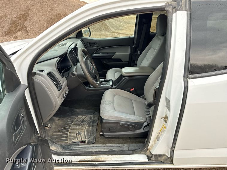 image for item NM9226 2015 GMC Canyon Ext. Cab pickup truck