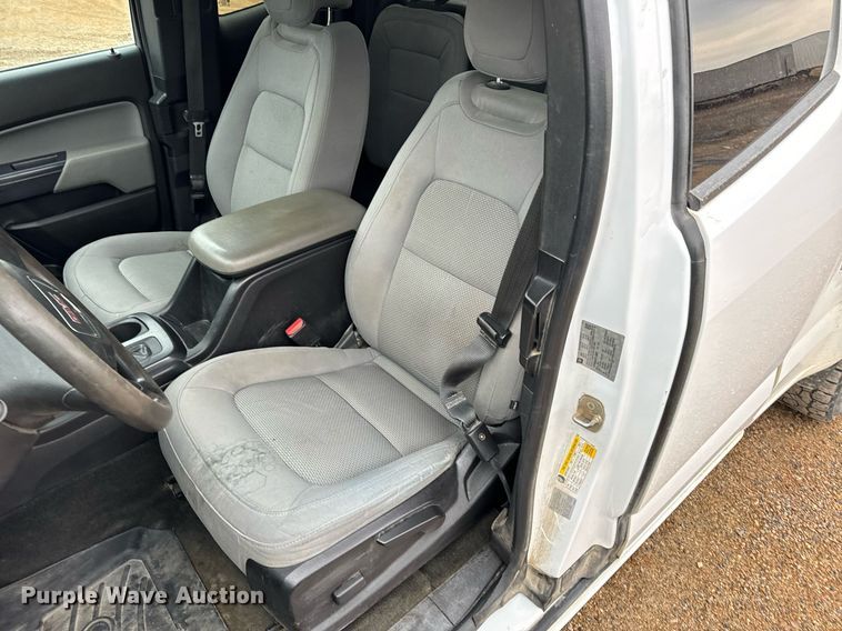 image for item NM9226 2015 GMC Canyon Ext. Cab pickup truck