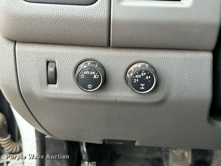 image for item NM9226 2015 GMC Canyon Ext. Cab pickup truck