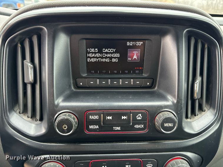 image for item NM9226 2015 GMC Canyon Ext. Cab pickup truck